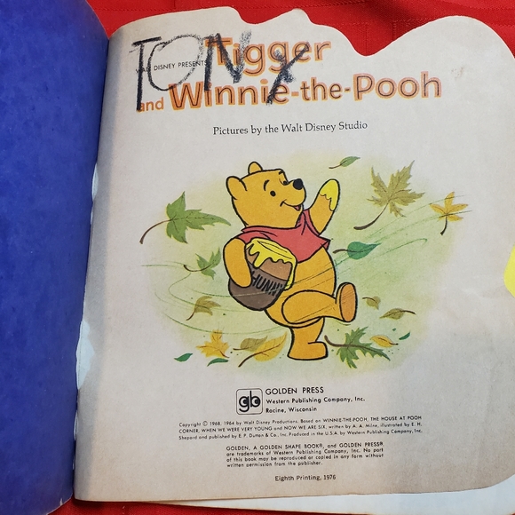 3for$25 Vintage A Golden Shape Book Walt Disney Tigger And Winnie-the-Pooh 1976 - Picture 2 of 4